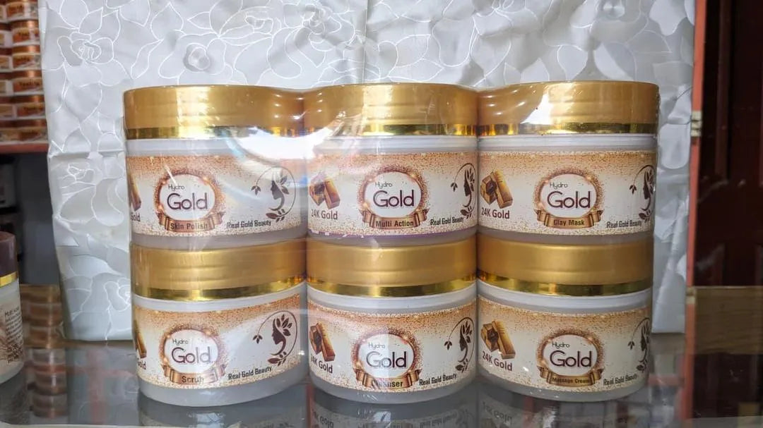 alt="Hydrating and Whitening Facial Kit 6 Piece Premium Set"